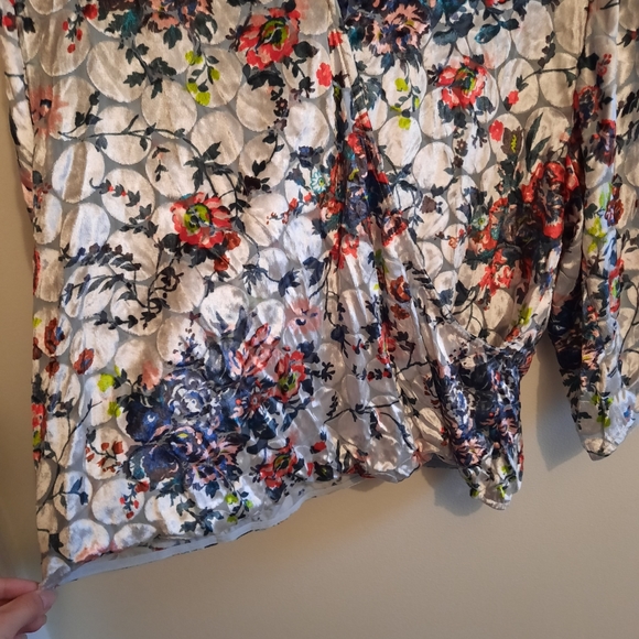 Anthropologie Maeve Umi Wrap Top Velvet Floral - Picture 9 of 15
